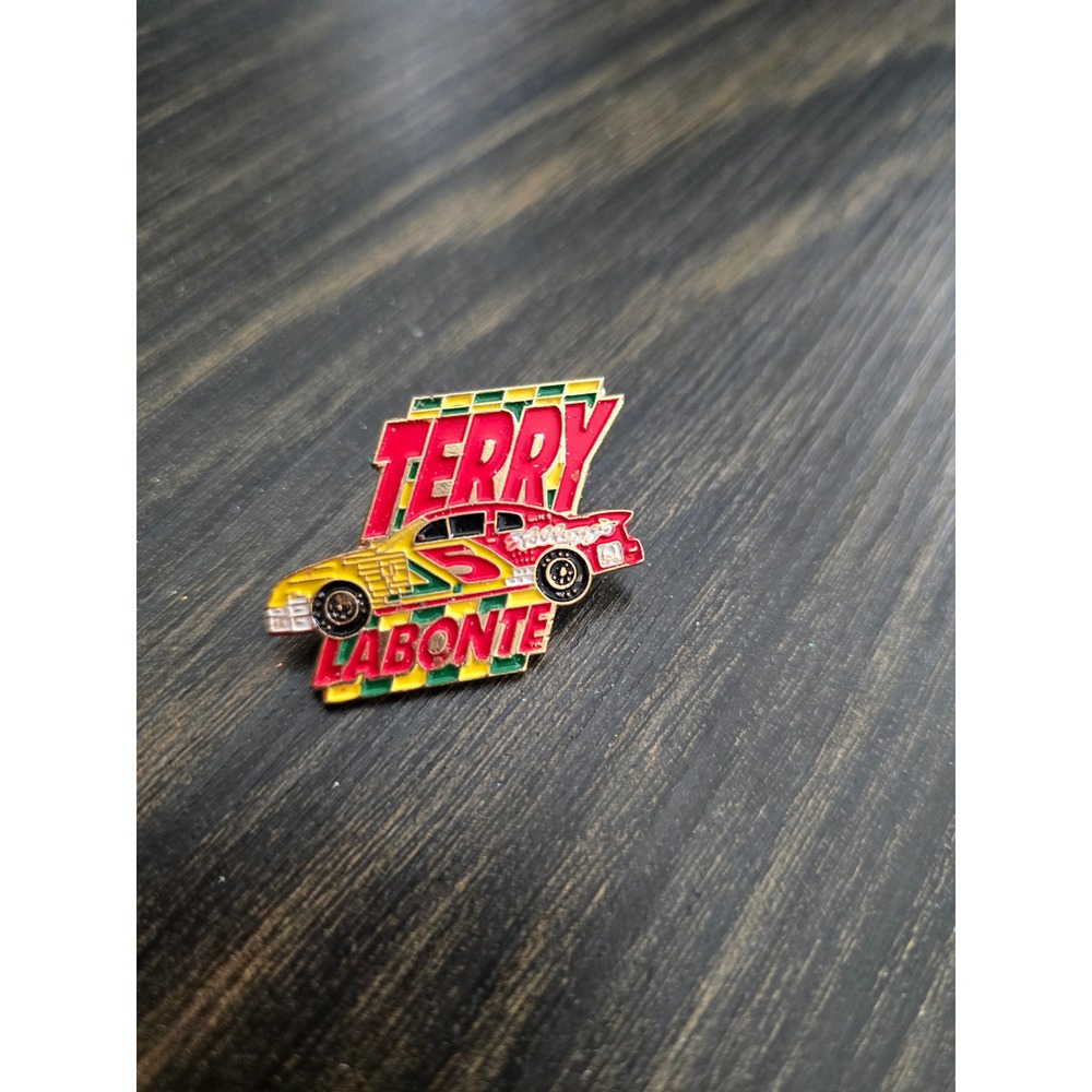 Vintage 1996 Terry Labonte NASCAR Kelloggs #5 Racing Enamel Pin Sports Image